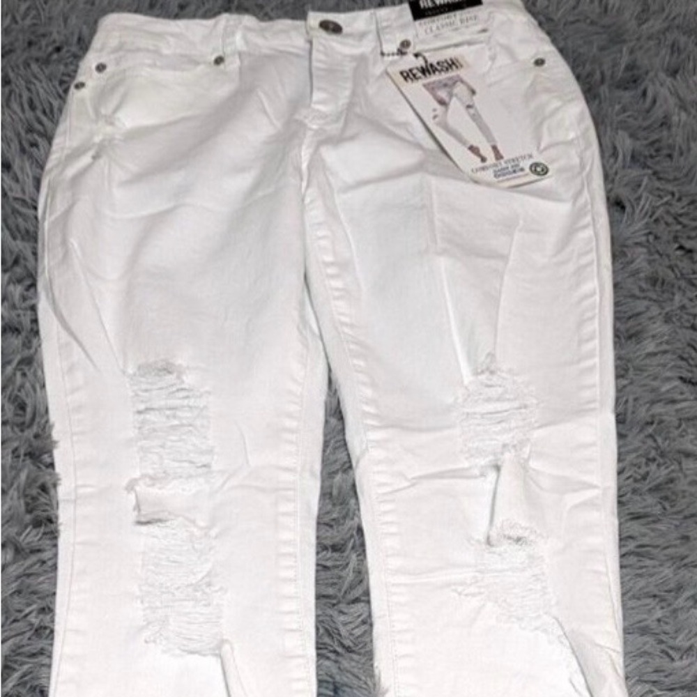 New Rewash Bright White Distressed Size 9  Jeans